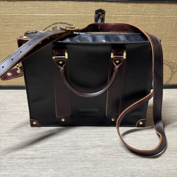 Doc Dr. Martens Agyness Deyn Briefcase Leather Black HRV10 Crossbody Bag Case - Picture 1 of 11